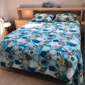 Queen/Full comforter, includes 2 pillow shams